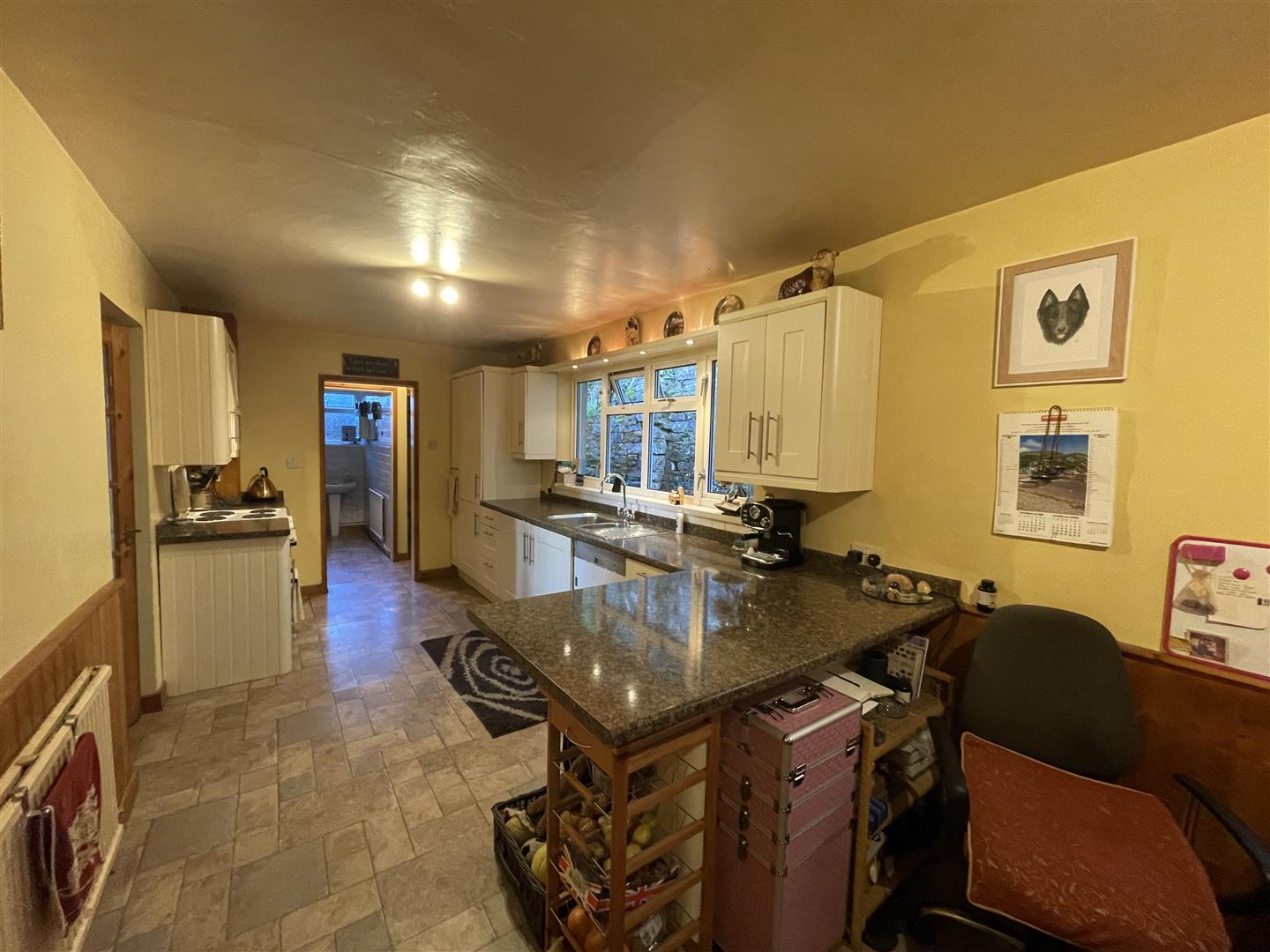 KITCHEN/ DINING ROOM